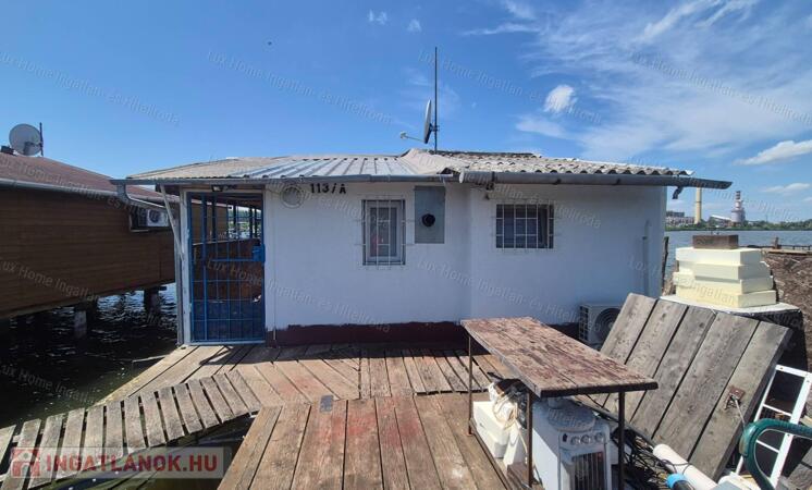 Eladó horgász stég a Bokodi tónál