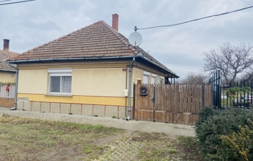 Eladó családi ház