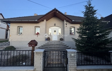 Eladó családi ház