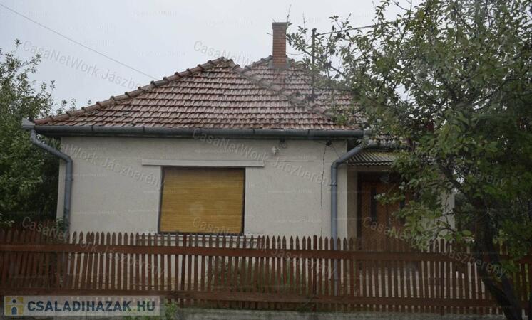 Visznek községben 72 nm-es, felújítás alatt álló családi ház eladó!                                 