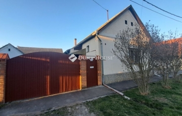 Eladó családi ház