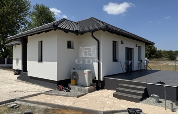 Eladó családi ház