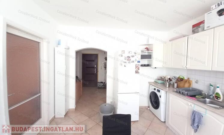 Eladó Szolnok,  Aranyi S úti 4. emeleti, 68 nm-es, 3 szobás lakás!                                 