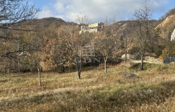 Eladó telek/földterület