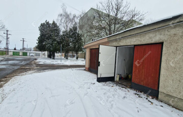 Kiadó garázs