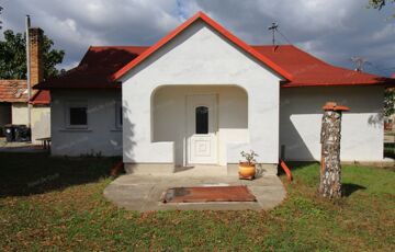 Eladó családi ház