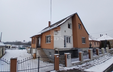 Eladó családi ház