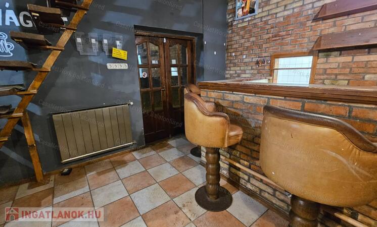 Eladó egy strandközeli vendéglátóipari egység  Csopakon