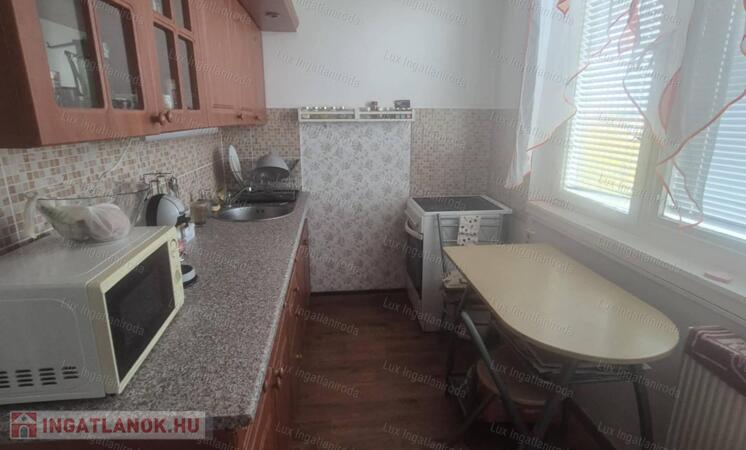 Eladó lakás Oroszlány központjában, a tó közelében!