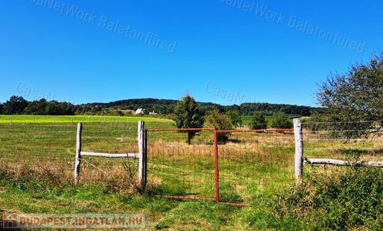 FREKVENTÁLT HELYEN - eladó SZÁNTÓ                                 