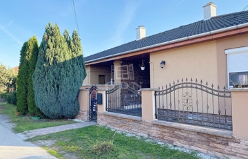 Eladó családi ház