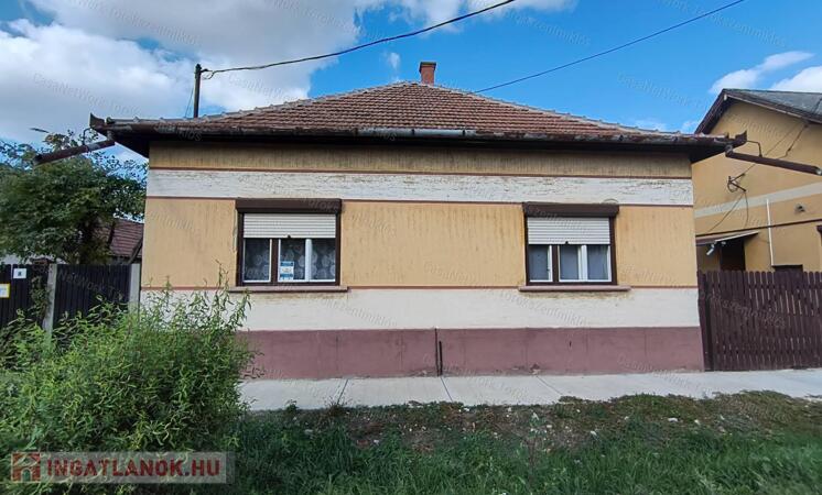 Eladó  három szobás családi ház Törökszentmiklóson!
