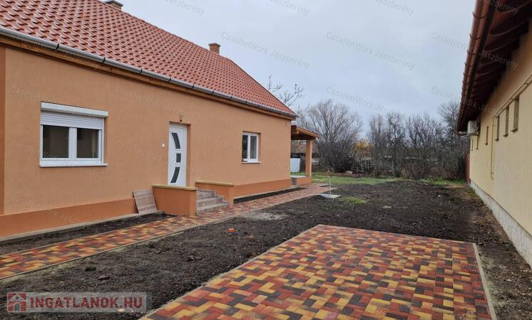 Jászárokszálláson felújított, 79 nm-es, 3 szobás családi ház eladó