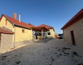 Eladó családi ház Törtel 49 900 000 Ft