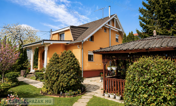 Csend és zöld környezet-parkosított családi áz                                 