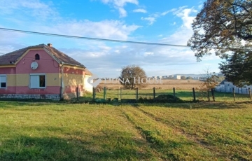 Eladó családi ház