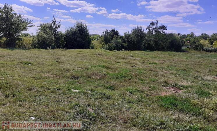 Besenyszögön eladó telek, telephely festői környezetben                                 