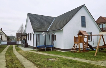 Eladó családi ház