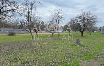 Eladó telek/földterület