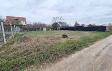 Eladó telek/földterület