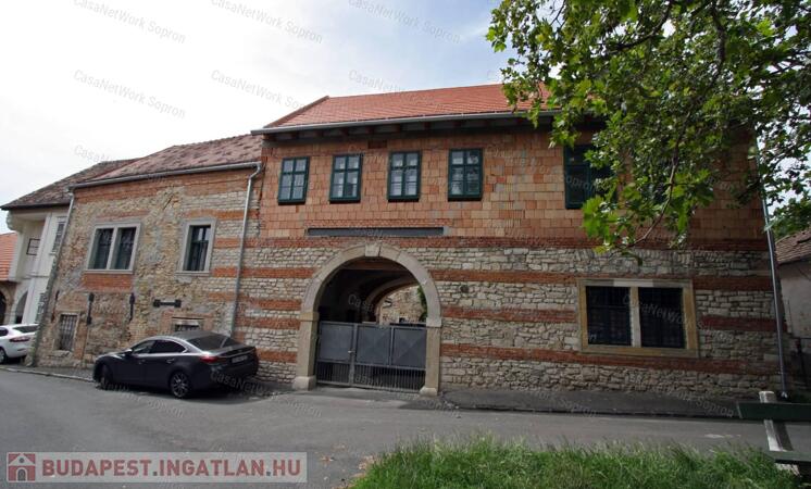 Az egykori Arany Nap fogadó épület-együttese eladó Sopronban                                 