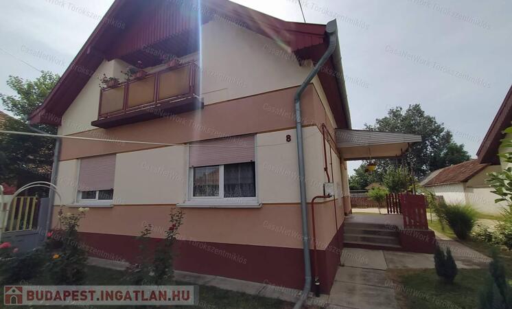 Eladó kétgenerációs családi ház Törökszentmiklóson a G-faluban!                                 