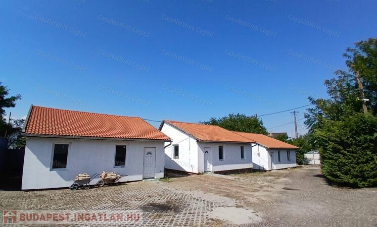 ELADÓ 11 SORHÁZI LAKÁS TÁPIÓSZELÉN!                                 