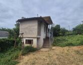 Oroszlány- Ürgehegyen eladó kis ház