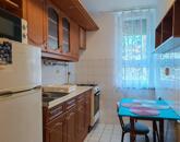 Szolnokon belvárosközeli kétszobás, földszinti lakás kiadó!