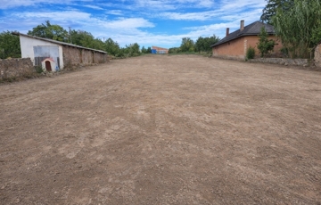 Eladó telek/földterület