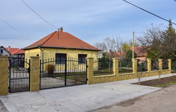 Eladó családi ház