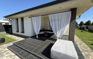 Eladó családi ház