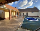 Eladó családi ház Nagykozár 160 000 000 Ft