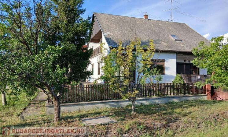 Eladó Cegléden az Úri negyedben 120 m2 Tégla Családi Ház.                                 