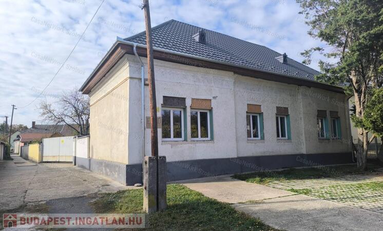 Tiszaföldvári üzem 259 m2-es épülettel eladó!                                 