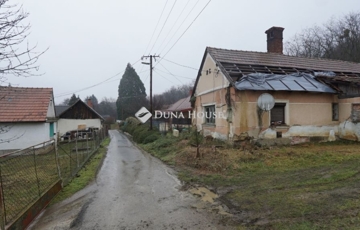 Eladó telek/földterület