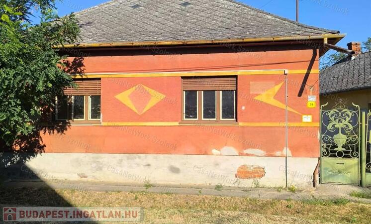 Tiszaföldvár, Szondy Vezér úton Eladó egy családi ház                                 