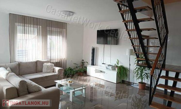 Tápiószentmártonban azonnal költözhető családi ház eladó