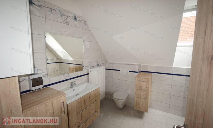 Veszprémben ELADÓ egy 117 nm újszerű családi ház!