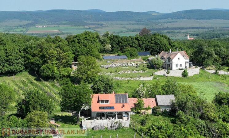 2,4 ha öko-birtok a Balaton-felvidéki Nemzeti Park tetején                                 