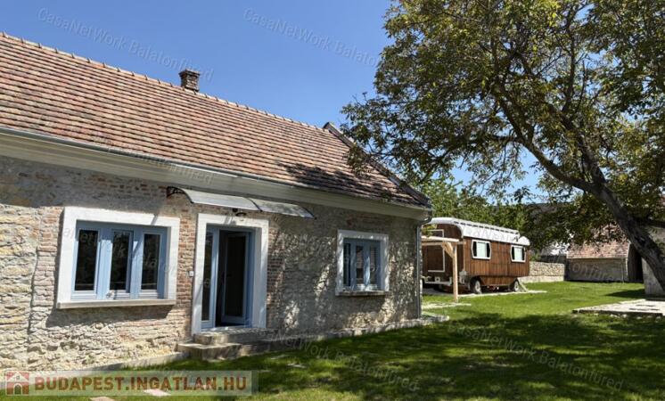 Eladó családi ház, bisztró, vendégház, pajta, istálló Vöröstón                                 