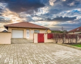 Eladó családi ház Tárnok 141 900 000 Ft