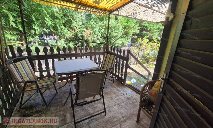 Oroszlányon eladó zártkert dupla telekkel