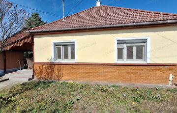 Eladó családi ház