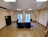 Kiadó iroda/üzlethelyiség Tata 127 972 Ft