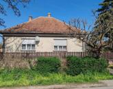 Jól frekventált, csendes környéken eladó családi ház