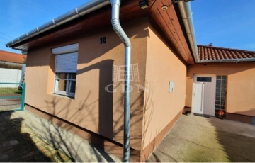 Eladó családi ház