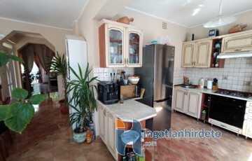 Eladó családi ház