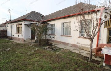 Eladó családi ház