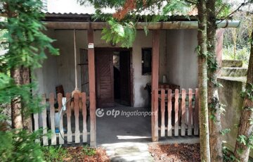 Eladó telek/földterület